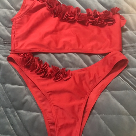 Shein Appliques One Shoulder Top With Low Rise - Picture 3 of 5